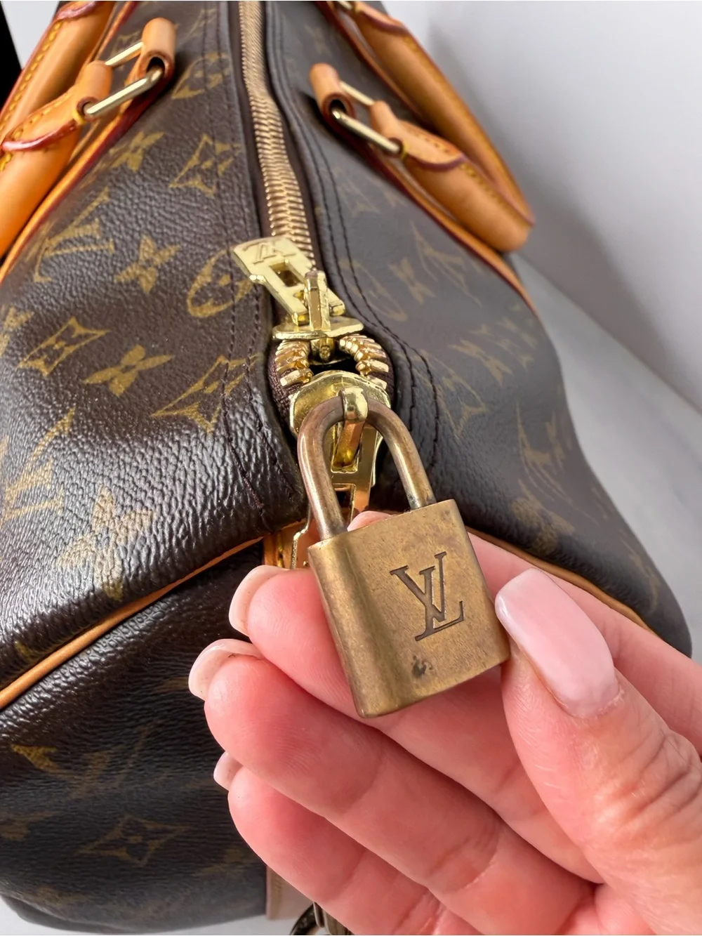 Louis Vuitton Keepall Bandoulière 50 Monogram Canvas Travel Bag w/ Strap